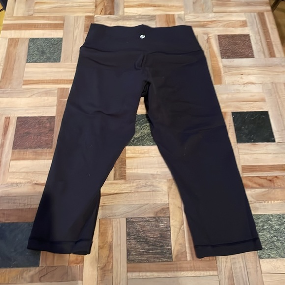 Lululemon Size 6 high rise cropped pant - Picture 2 of 2